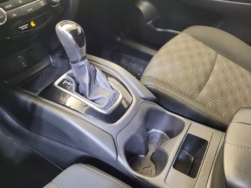 Used 2018 Nissan Rogue Sport SV image 26