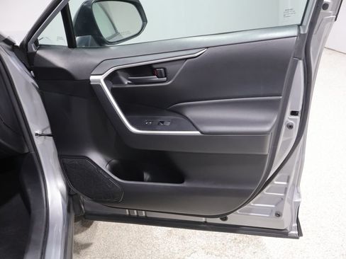 Used 2021 Toyota RAV4 LE AWD/4WD image 22