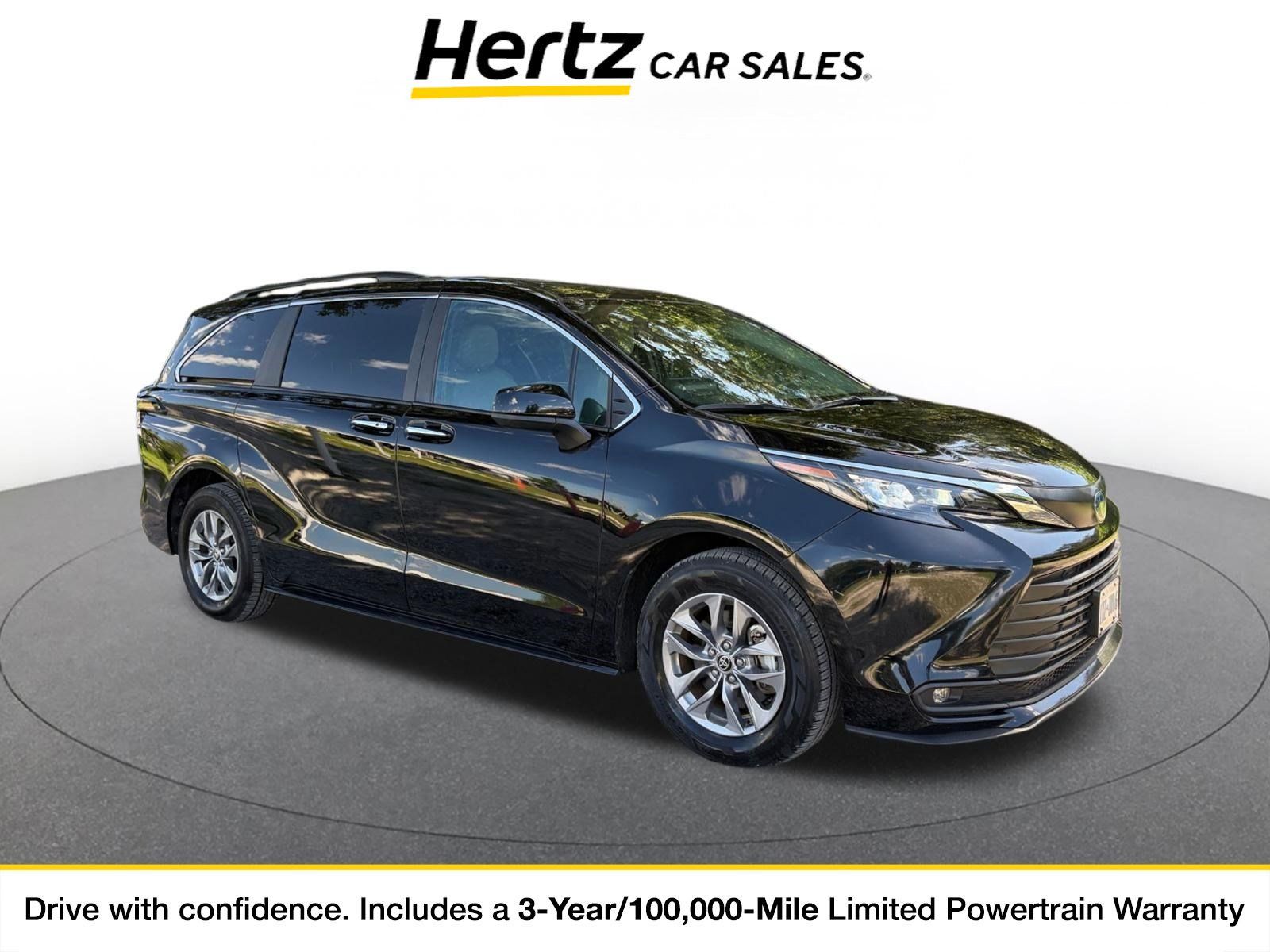 Used 2025 Toyota Sienna XLE FWD image 1