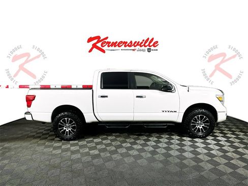 Used 2021 Nissan Titan SV w/ SV Convenience Package image 8