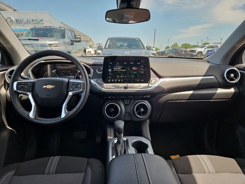Used 2025 Chevrolet Blazer LT FWD image 5