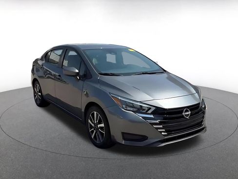 Used 2025 Nissan Versa SV FWD image 3