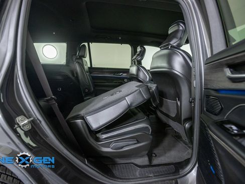 Used 2021 Jeep Grand Cherokee L Overland w/ Luxury Tech Group IV AWD/4WD image 37