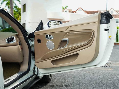 Used 2019 Aston Martin DB11 Volante image 38