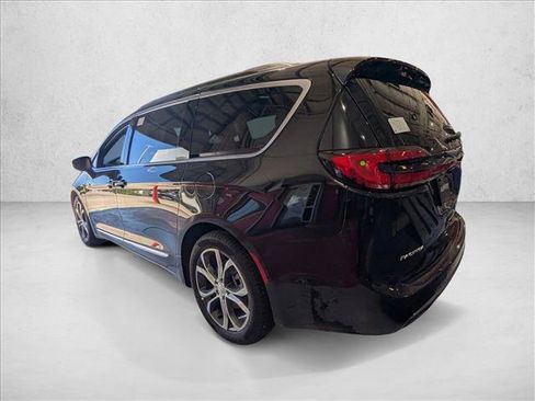 New 2026 Chrysler Pacifica Pinnacle FWD image 7