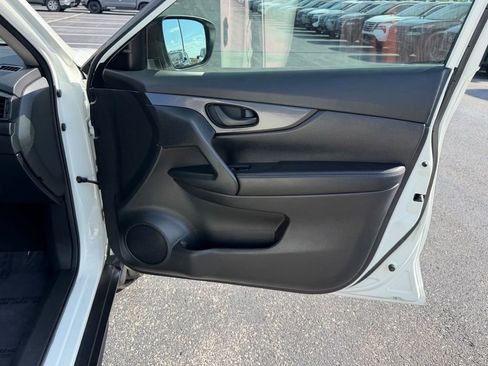 Used 2020 Nissan Rogue S FWD image 24