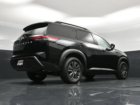 Used 2025 Nissan Pathfinder SV FWD image 53