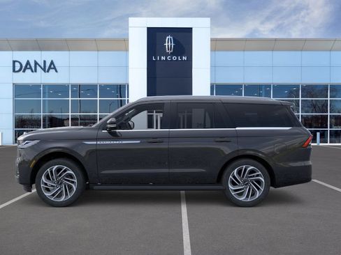 New 2026 Lincoln Navigator Premiere image 3