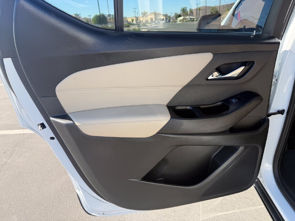 Used 2023 Chevrolet Traverse LS FWD image 12