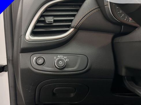 Used 2022 Chevrolet Trax LT w/ LT Convenience Package image 27