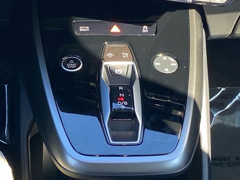 Used 2025 Audi Q4 e-tron Premium Plus image 11