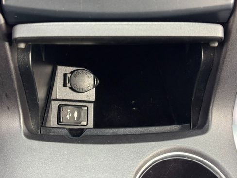 Used 2017 Toyota Camry SE image 25