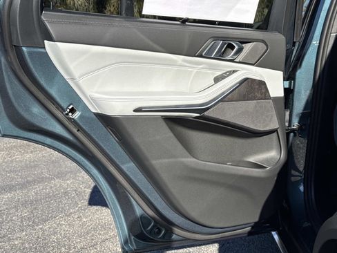 New 2026 BMW X5 xDrive40i w/ Executive Package image 15