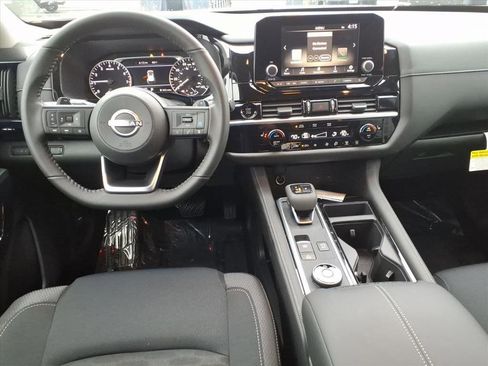 New 2025 Nissan Pathfinder SV image 9