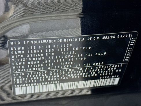 Used 2025 Volkswagen Tiguan SE w/ Panoramic Sunroof Package image 30