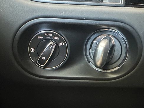 Used 2023 Porsche Macan Turbo image 39