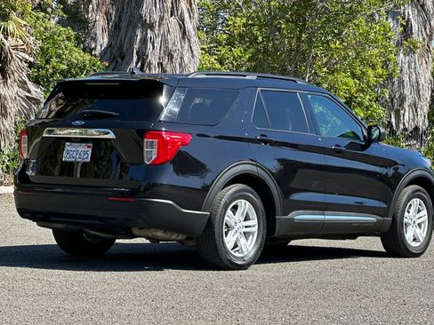 Certified 2023 Ford Explorer XLT RWD image 3