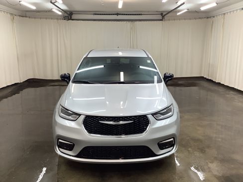 New 2026 Chrysler Pacifica Select FWD image 2