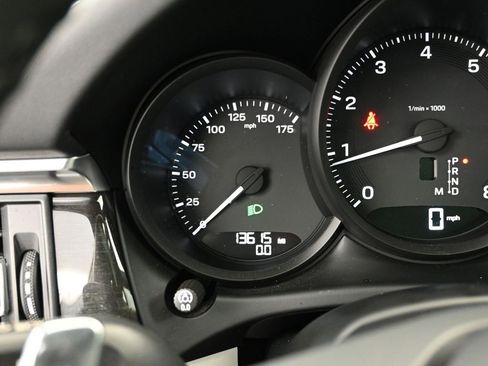 Used 2022 Porsche Macan image 9