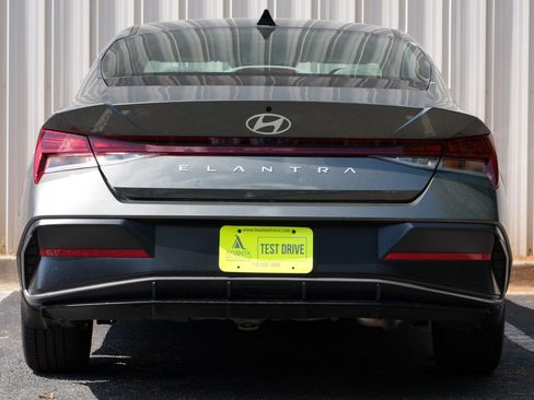 Used 2025 Hyundai Elantra SEL FWD image 10
