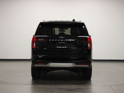 Used 2025 Ford Expedition Platinum w/ Driver's Package AWD/4WD image 7