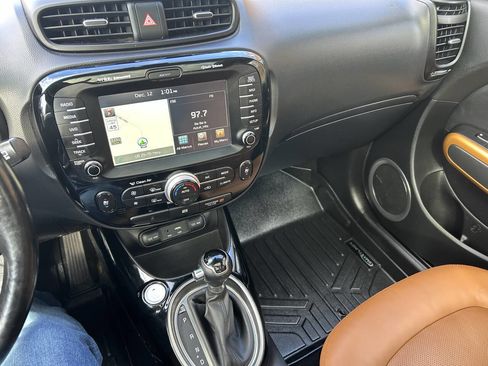 Used 2016 Kia Soul ! w/ Premium Package image 26