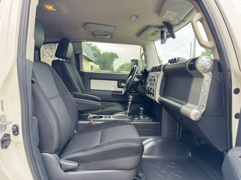 Used 2014 Toyota FJ Cruiser 4WD w/ Upgrade Package image 29