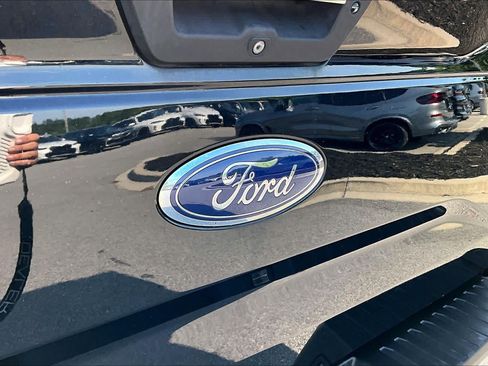 Used 2017 Ford F150 XLT w/ Equipment Group 302A Luxury AWD/4WD image 9