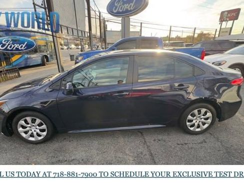 Used 2025 Toyota Corolla LE w/ Convenience Package image 2