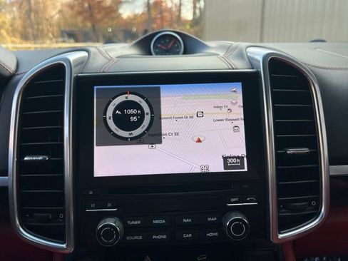 Used 2018 Porsche Cayenne Platinum Edition image 26