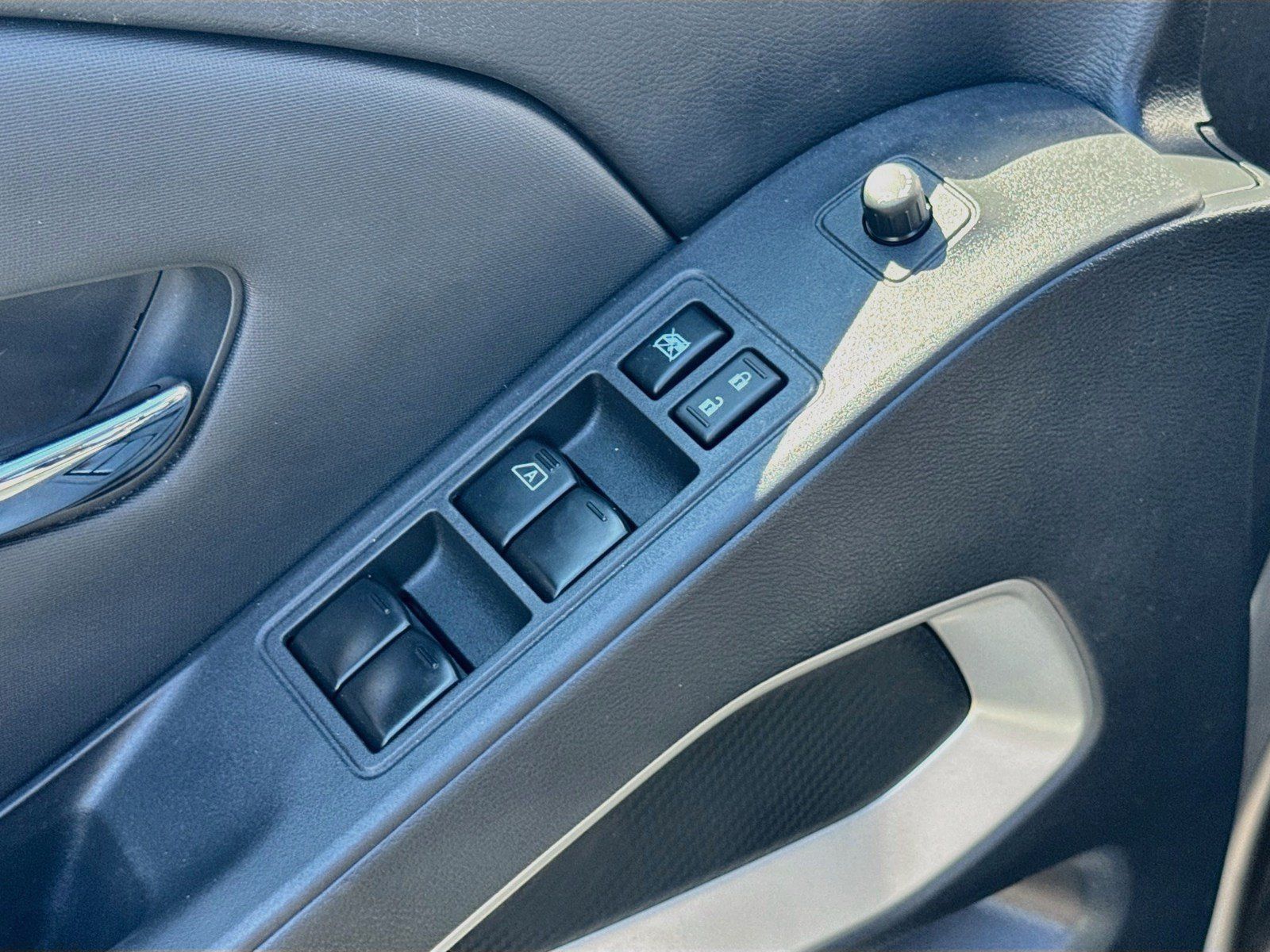 Used 2022 Nissan Frontier SV AWD/4WD image 17