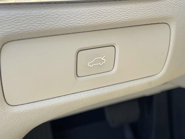 Certified 2024 Volvo XC60 B5 Plus AWD/4WD image 19