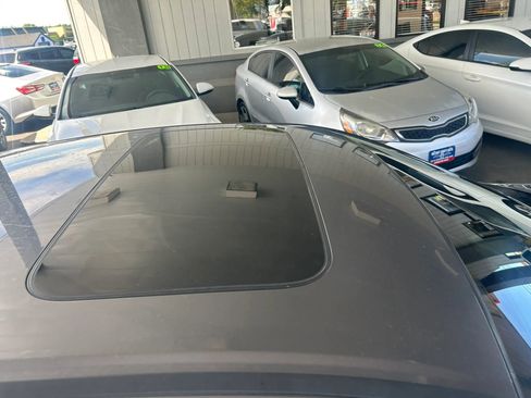 Used 2017 Honda Accord Touring image 3