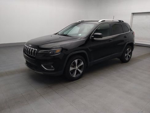 Used 2019 Jeep Cherokee Limited w/ Technology Group FWD image 2