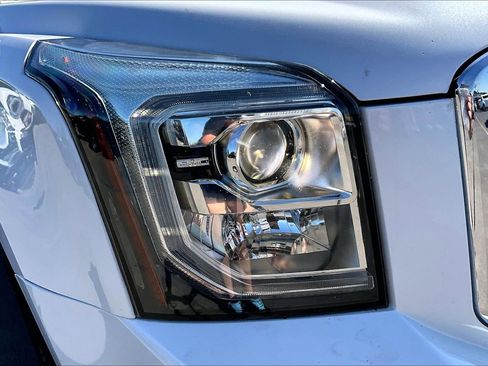 Used 2016 GMC Yukon Denali w/ Open Road Package AWD/4WD image 31