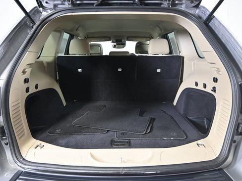 Used 2021 Jeep Grand Cherokee Laredo AWD/4WD image 16