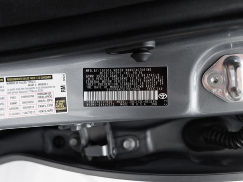 Used 2020 Toyota Corolla LE w/ Carpet Mat Package (TMS) FWD image 36