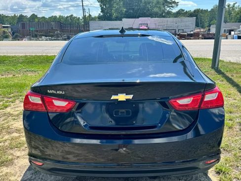 Used 2017 Chevrolet Malibu LS w/ LPO, Convenience Package 1 FWD image 8
