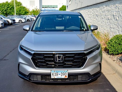 Used 2024 Honda CR-V EX image 3