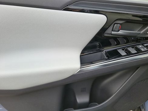 Certified 2023 Subaru Solterra AWD image 12