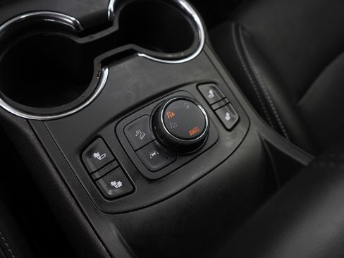 Used 2023 GMC Terrain SLT image 21