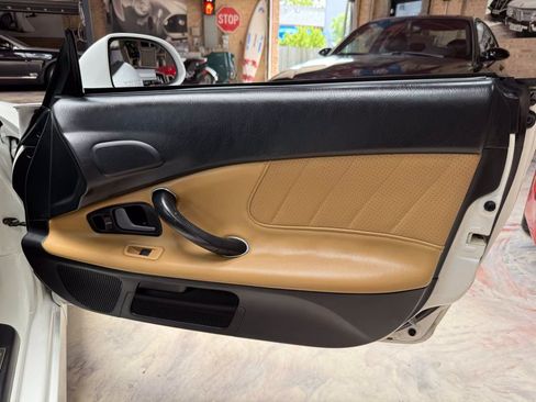 Used 2004 Honda S2000 image 32