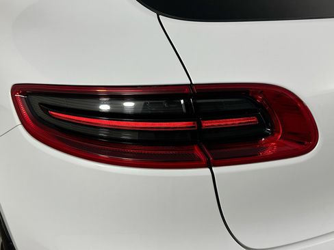 Used 2018 Porsche Macan S image 11