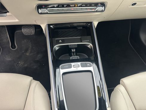 Used 2024 Mercedes-Benz GLB 250 4MATIC image 16