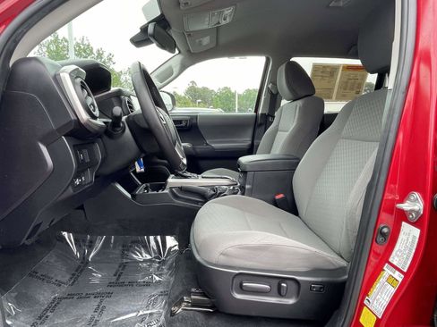 Used 2022 Toyota Tacoma SR5 RWD image 16