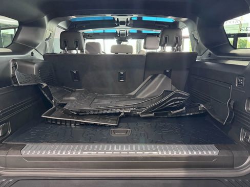 Used 2024 GMC Hummer EV 2X w/ LPO, Illumination Package image 22