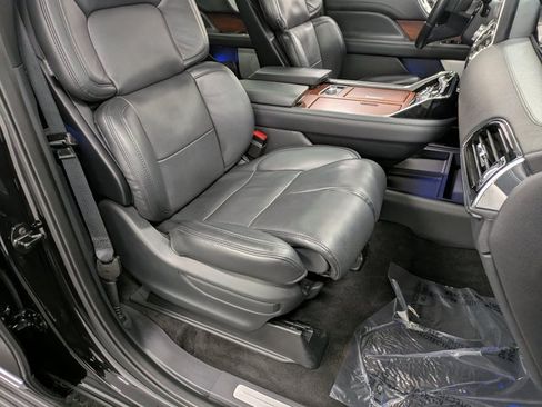 Used 2022 Lincoln Navigator Reserve image 28