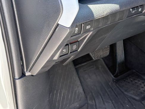 Used 2026 Toyota Sienna LE FWD image 6