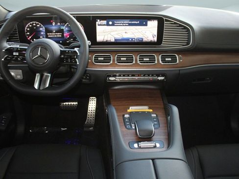 Used 2025 Mercedes-Benz GLS 450 4MATIC image 30