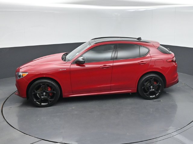 Used 2023 Alfa Romeo Stelvio Veloce AWD/4WD image 40
